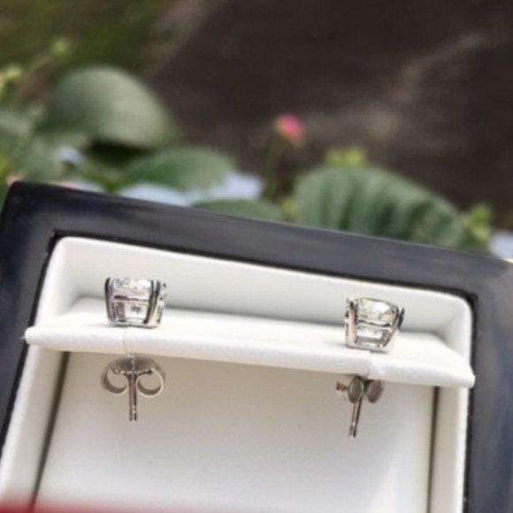 1.5ctw diamond stud earrings - Picture 5 of 6